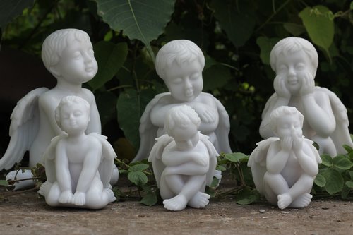 Cherub Medium Kneeling White