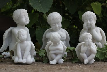 Cherub Small Kneeling White