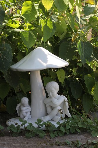 Cherub Under Toadstool White