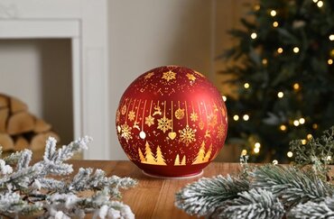 Lit glass Ball red with snowflakes 15cm Battery Operated