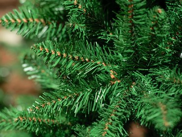 Lodge Slim Pine Artificial Christmas Tree (5ft 150cm) - image 2